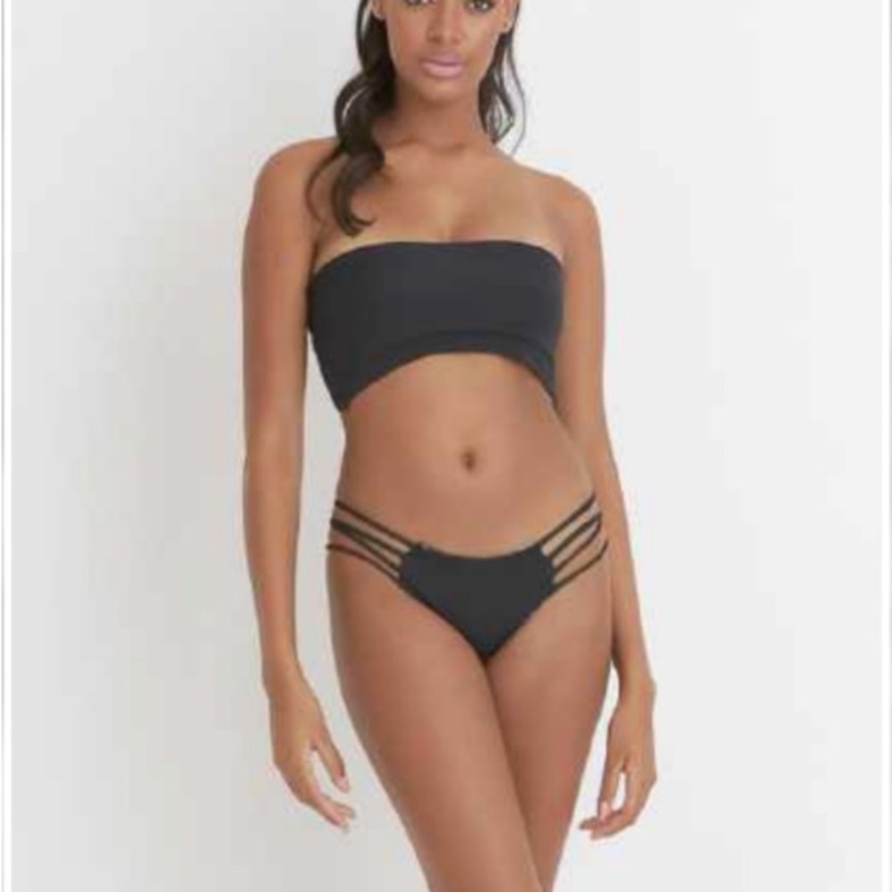 Reversible Strappy Swimsuit !